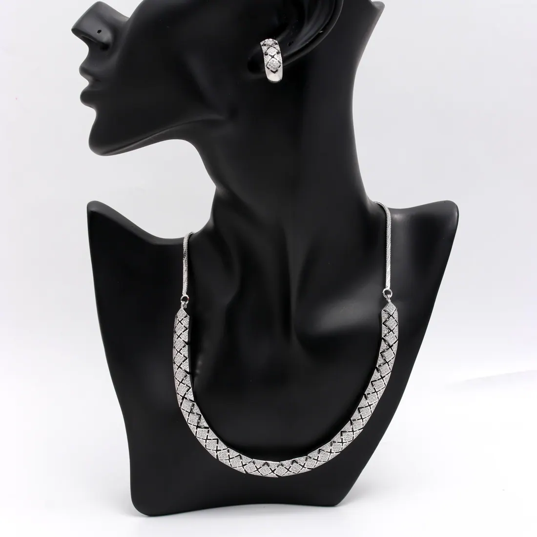Solitaire Necklace 027
